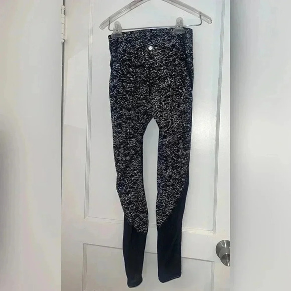 Lululemon Deep Breath Tight Iced Wave
White Black NEW - Picture 6 of 6